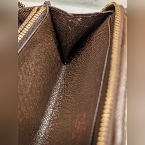 Louis Vuitton Damier Wallet - Brown Coated Canvas - Picture 14 of 16